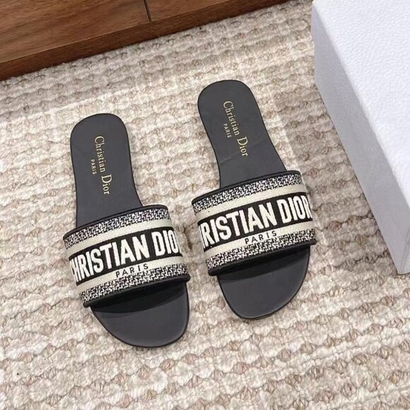 🍵Dior Black and White Sandals - Picture 7 of 9